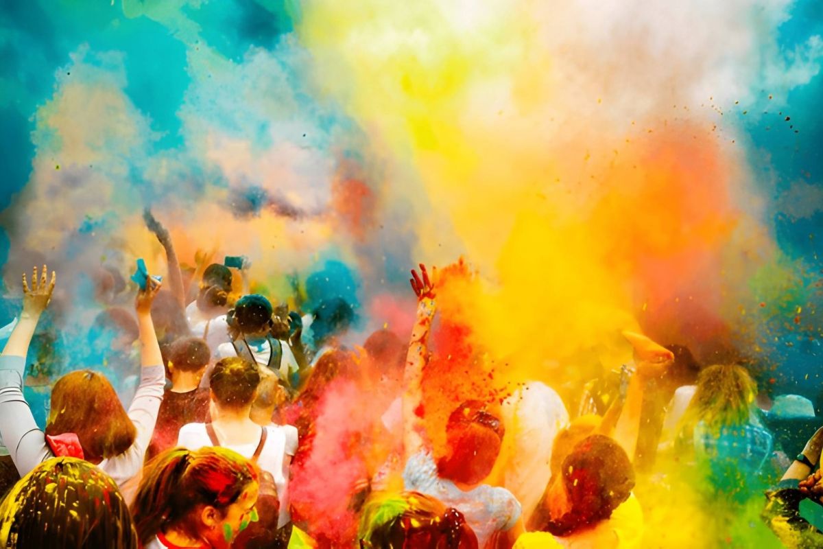 Experience India's Golden Triangle & Holi Festival – 8 Nights